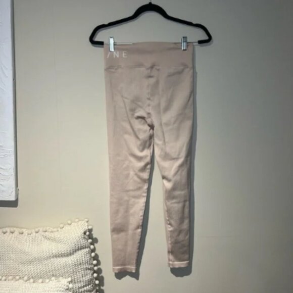 Aerie Offline HighRise 7/8 Length Ribbed Classic Leggings - Medium in Dusty Pink - Picture 6 of 7